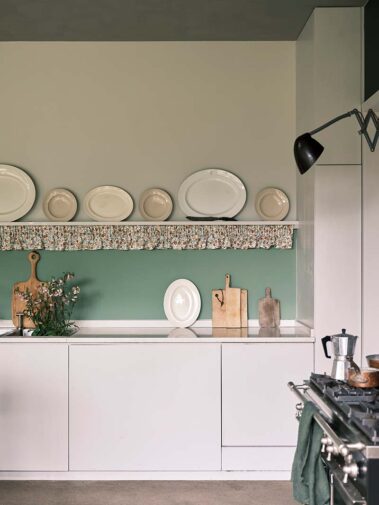 Gestrichen in Suffield Green 77 Liberty Stoffdesigns: Wiltshire Blossom, Lichen